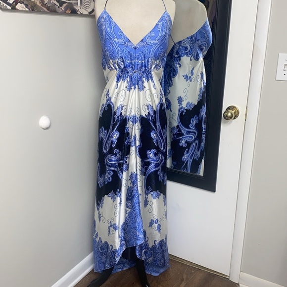 Vintage Silk Elegant Floral Paisley Pattern VNeck Backless Dress w/long train - Picture 2 of 15